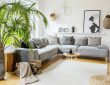 Sofa w pokoju gościnnym
